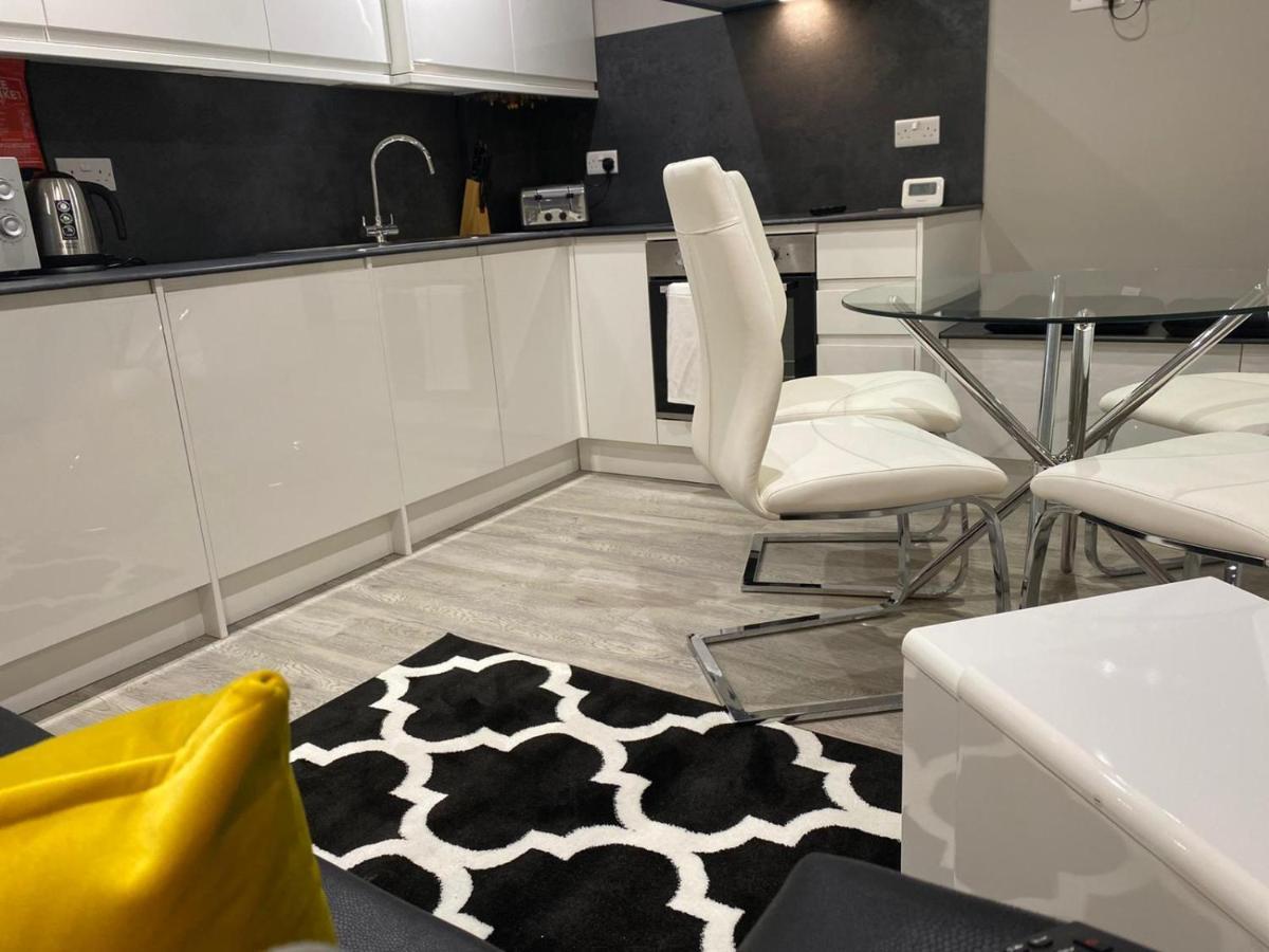 Amazing Central High Street Self Contained Apartments By Syl واتفورد المظهر الخارجي الصورة