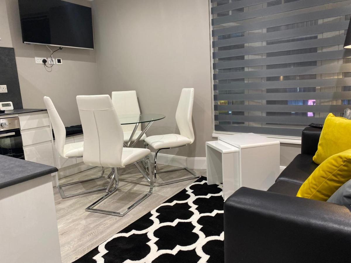 Amazing Central High Street Self Contained Apartments By Syl واتفورد المظهر الخارجي الصورة